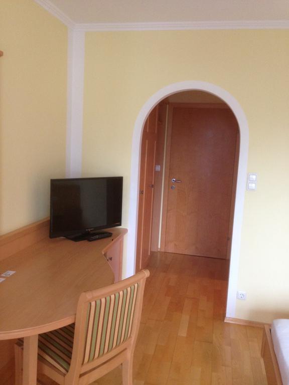 Peterwirt Hotel Бад Митерндорф Екстериор снимка